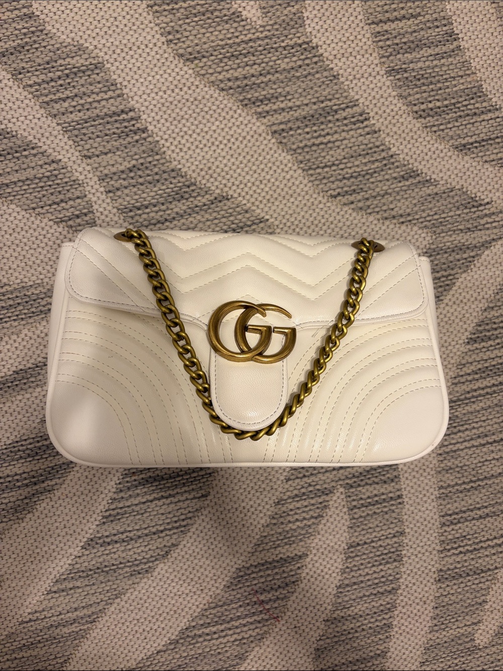 Gucci White Quilted Leather Shoulder Bag with Gold Double G